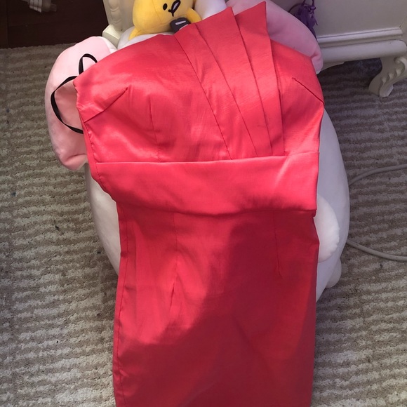 Coral coloured dress. - Picture 1 of 7